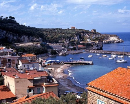 Marina di puolo觀；意大利。