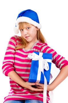 小女孩在Santa的帽子與藍(lán)色禮品盒