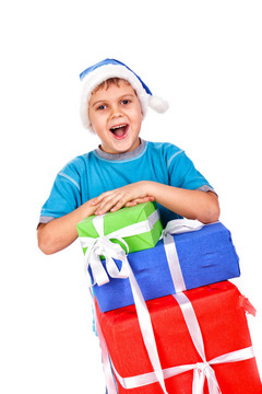 笑小男孩在Santa的帽子與禮品盒