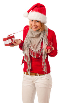 漂亮的女孩穿著像Santa的圣誕禮物