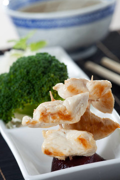 烤雞肉串用筷子