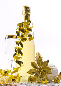 香檳酒；玻璃和新年前夕