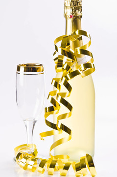 香檳酒；玻璃和新年前夕