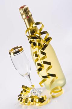 香檳酒；玻璃和新年前夕