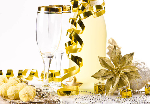 香檳酒；玻璃和新年前夕