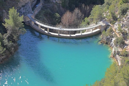 在Bimont公園壩墻；普羅旺斯