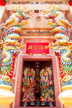 傳統(tǒng)的中國中華寺和雙龍家大門類