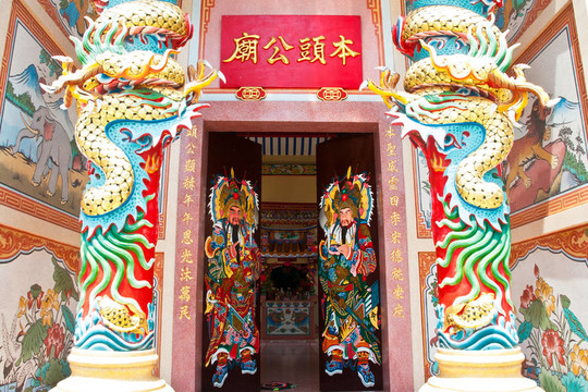 傳統(tǒng)的中國中華寺和雙龍家大門類
