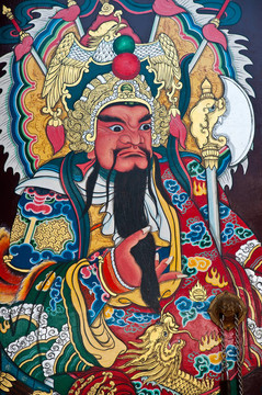 傳統(tǒng)的寺門(mén)型在中國(guó)城泰國(guó)。中國(guó)的神門(mén)上