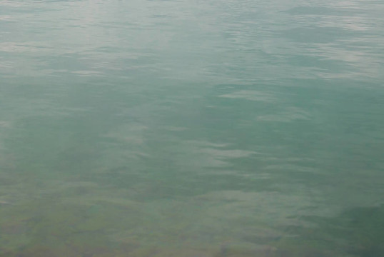 水面可用于背景。
