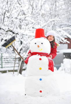 雪人和小女孩