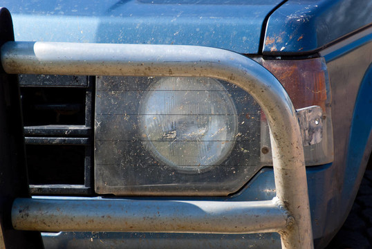 球根鋼框架在前面的4x4
