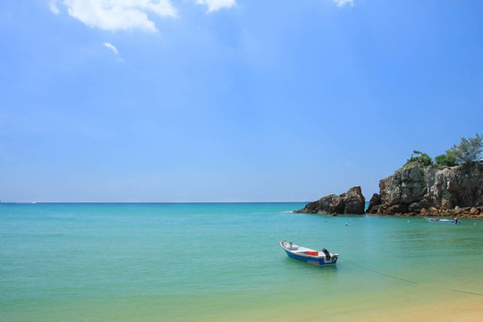 船在海上