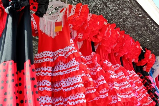 吉普賽紅點(diǎn)的衣服行典型的安達(dá)盧西亞西班牙