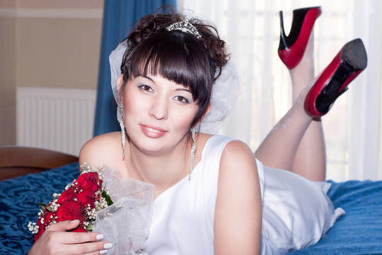 新娘在婚禮上美麗的藍(lán)床