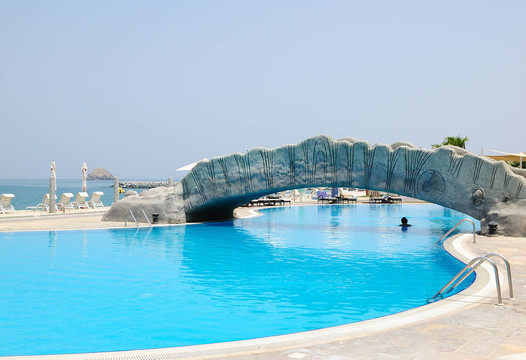 游泳池在酒店的休閑區(qū)；fujeirah；UAE