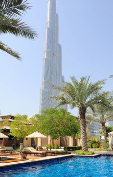 迪拜市中心的酒店游泳池區(qū)；UAE