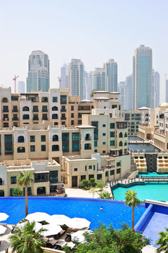迪拜市中心的游泳池；UAE