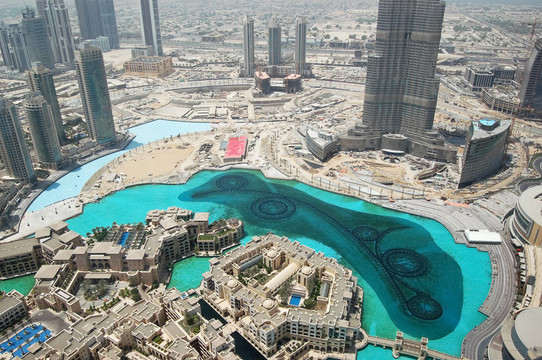 迪拜；UAE - 8月27日：迪拜市中心的迪拜塔（Burj Kha；