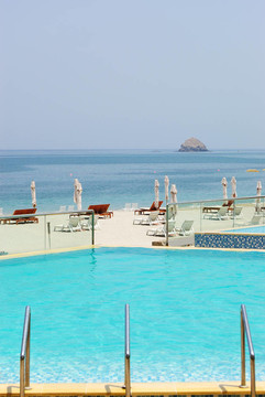 游泳池在酒店的休閑區(qū)；fujeirah；UAE
