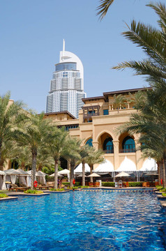 迪拜市中心的豪華酒店游泳池；UAE