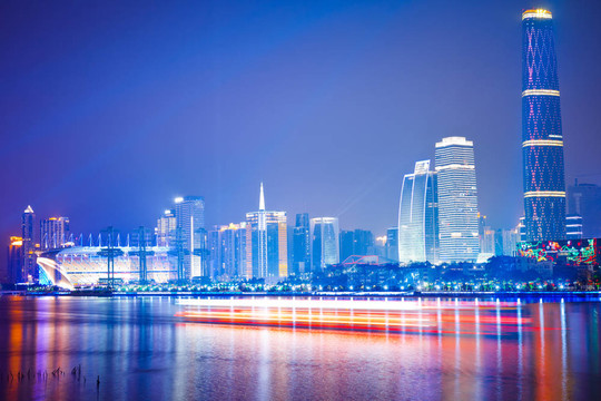 夜晚的城市天際線