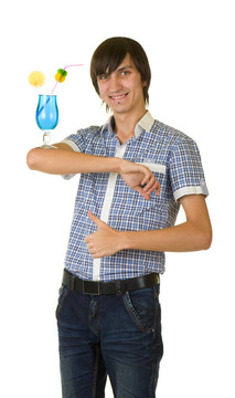 雞尾酒飲料的酒吧侍者