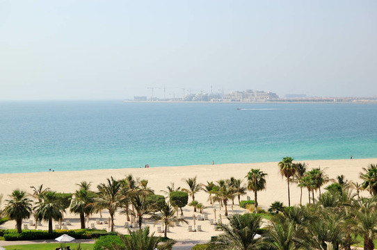 豪華酒店海灘和綠松石海；迪拜；UAE