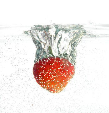 Strawberry在水