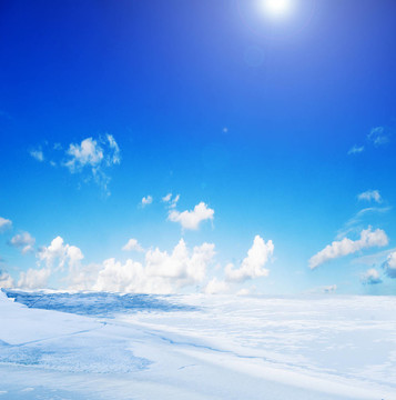 多雪的冬季景觀