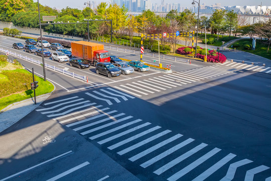 道路路口人行道