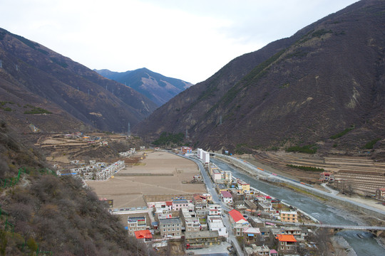 馬爾康藏族民居直波碉群