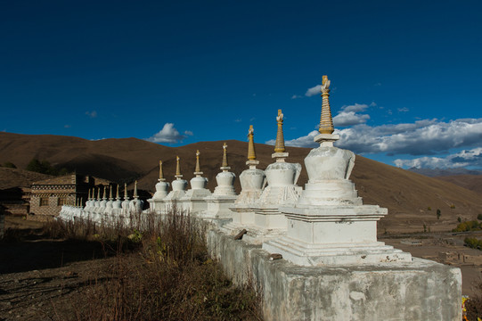 四川稻城 扎郎寺白塔