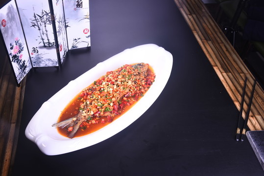 香辣鱸魚(yú)