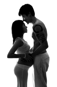 孕婦和丈夫的剪影