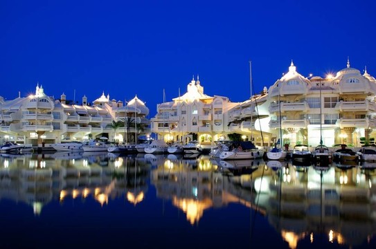 瑪麗娜晚上；Benalmadena；西班牙