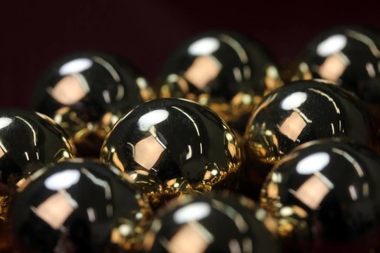 金色圣誕球反射