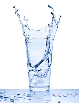 水濺在玻璃上