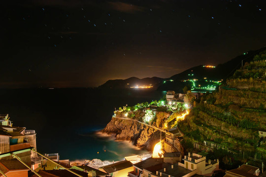 在夜晚的海岸
