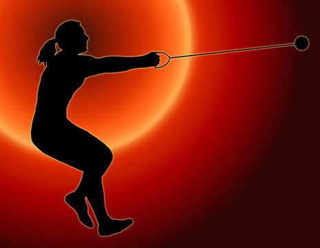 日落后的女士Hammer Thrower