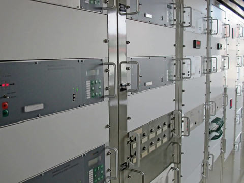 某工業(yè)電氣控制面板