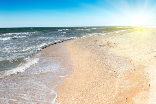 熱帶海灘和清澈湛藍(lán)的海水