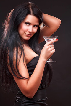 女人與雞尾酒