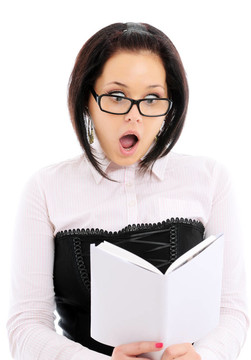 讀一本書的女人