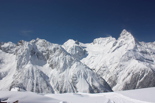 山；冬天；晴天