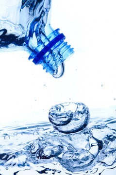 水