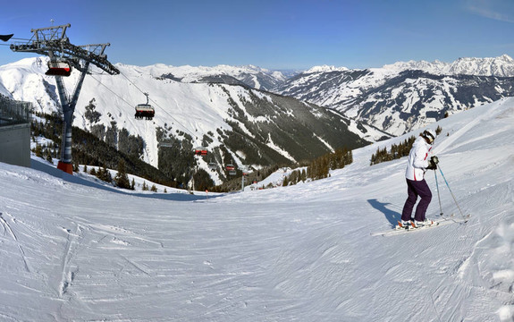 阿爾卑斯山滑雪勝地全景
