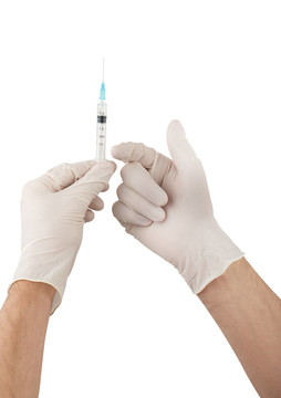 醫(yī)生手拿手套拿著醫(yī)用注射器孤立