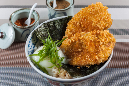 炸豬排丼飯