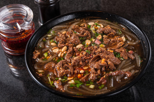 肥腸酸辣粉